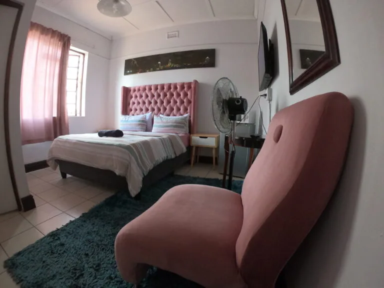 Contact Kabz Guest House in Parow for affordable hourly and daily rooms